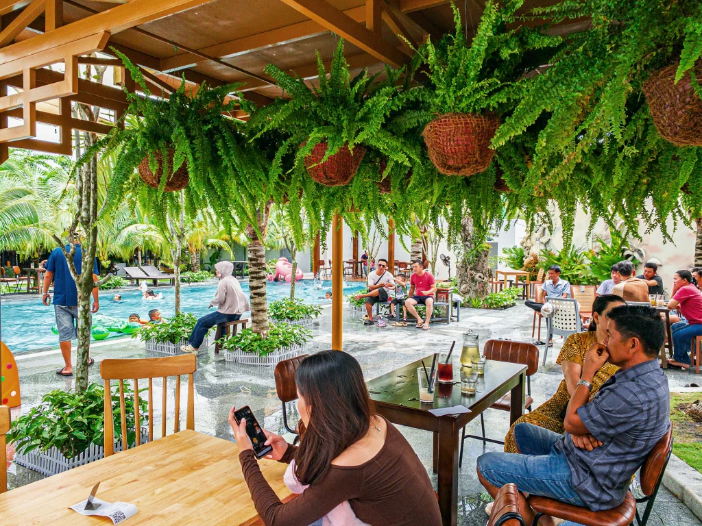 Khám phá Lagi Ocean Home's – khu vườn nhiệt đới độc đáo giữa vô vàng Homestay Lagi khác Cà phê với tấm nhìn ra hồ bơi, các bậc cha mẹ rất thích điều này